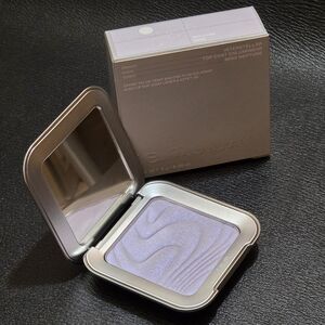 r.e.m. beauty by Ariana Grande Interstellar Highlighter Topper